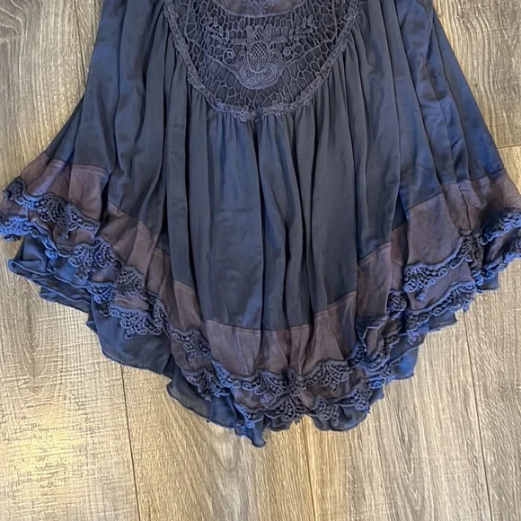 Altar’d state floral flowy embroidered top - Picture 3 of 10